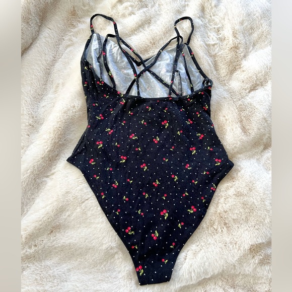 Cherry Strappy bodysuit - Picture 3 of 6